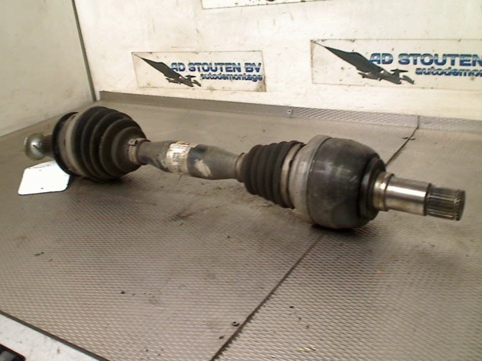 Aandrijfas Links Voor Mercedes-Benz GLA (156.9) A2463302301, Gebruikt, Mercedes-Benz AG, Mercedes-Benz, Mercedesstraße 120, Stuttgart 70372, , Duitsland