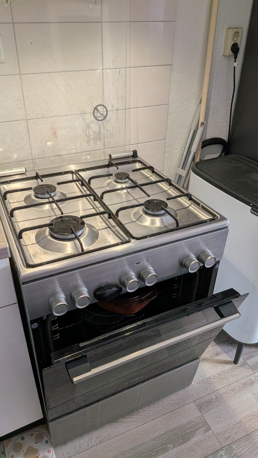 Bosch Vrijstaand Gasfornuis met Oven - Gebruikt, Witgoed en Apparatuur, Fornuizen, Ophalen, Gebruikt, 4 kookzones, Gas