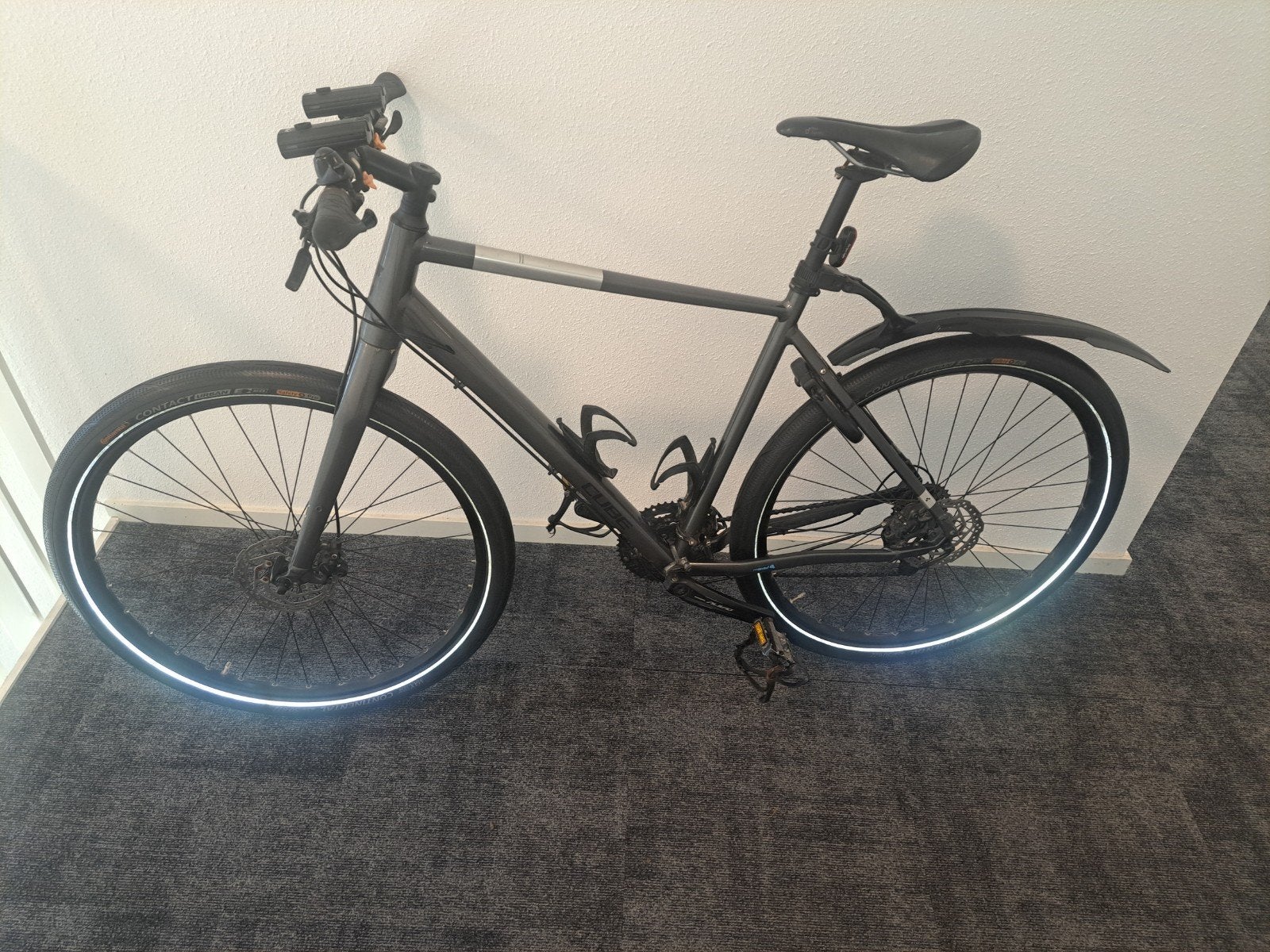 Heerlijke Cube Hyde (2023) - Bijna Nieuwstaat - Upgrades en, Fietsen en Brommers, 28 inch, Zo goed als nieuw, Meer dan 20 versnellingen