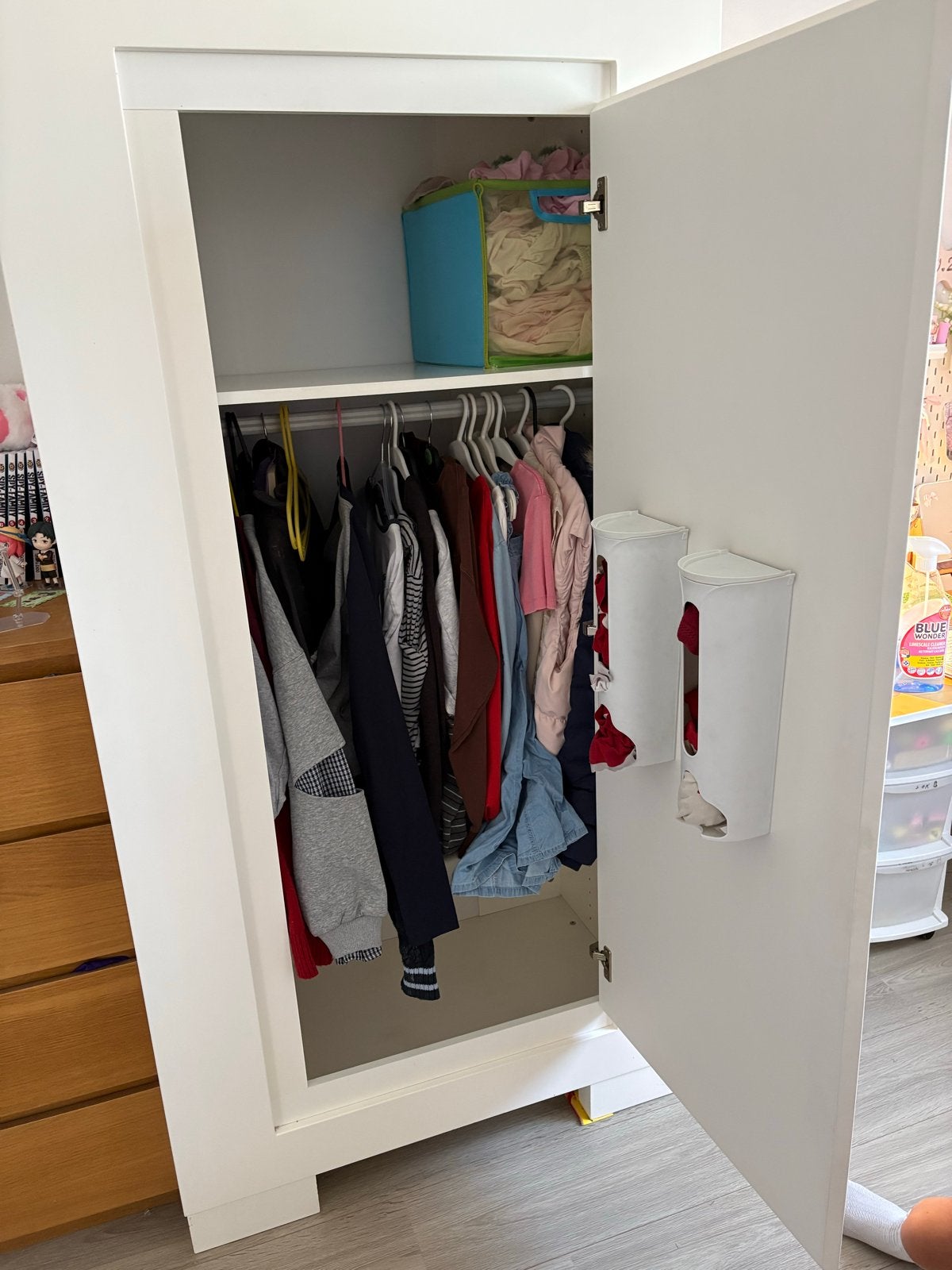 Witte kinder kledingkast met hangruimte en planken, Ophalen, Met plank(en), 50 tot 100 cm, Zo goed als nieuw