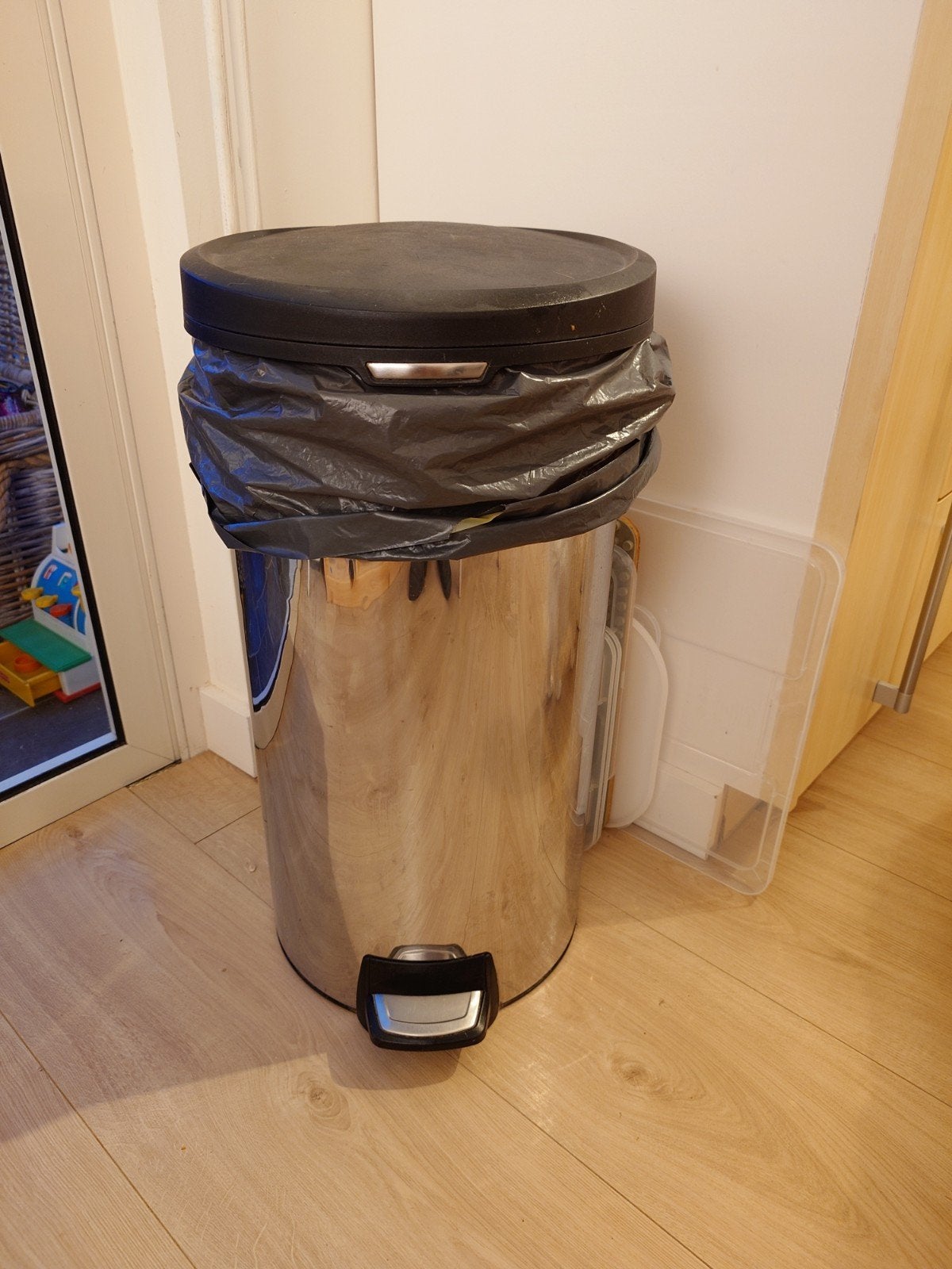 SimpleHuman 60 liter prullenbak - RVS, goede staat, Ophalen, Gebruikt, Met pedaal, 50 tot 75 cm