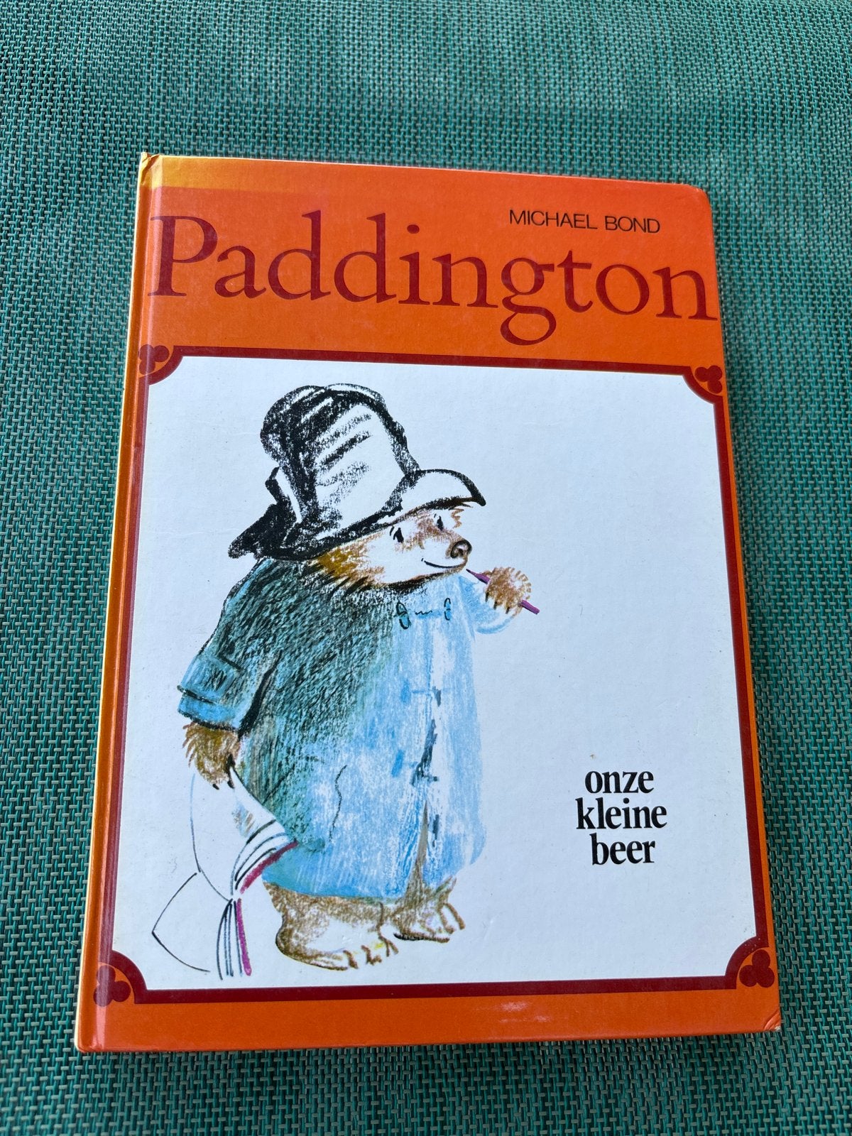 Paddington: Onze Kleine Beer - Michael Bond (1973), Ophalen of Verzenden, Gelezen, Fictie algemeen