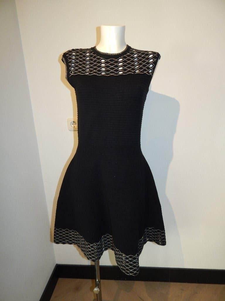 Ted Baker gebreide zwarte jurk gouden stiksels open werk3/40, Maat 38/40 (M), Zwart, Ophalen of Verzenden, Knielengte