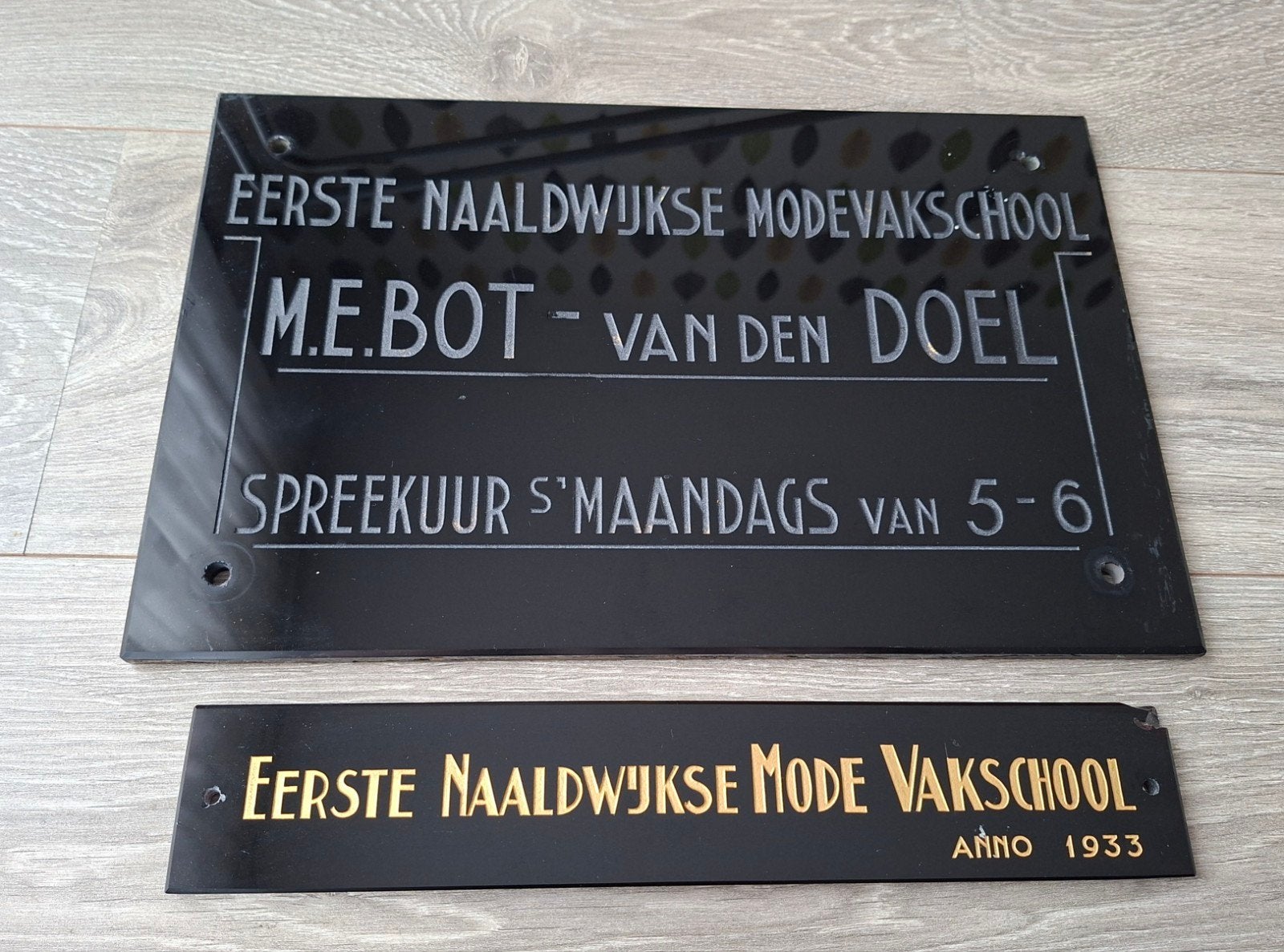 Eerste Naaldwijkse Mode Vakschool anno 1933, Ophalen of Verzenden, Gebruikt, Reclamebord