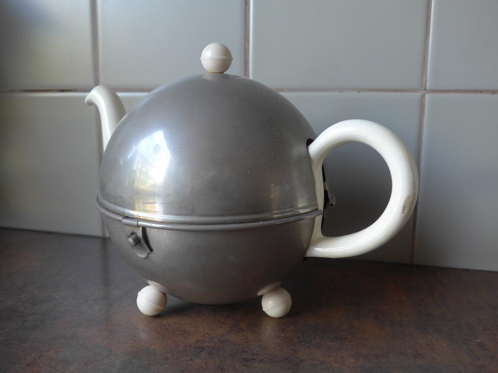 Vintage theepot Societe Ceramique Maestricht +van Nelle logo, Ophalen of Verzenden, Gebruikt, Gebruiksvoorwerp