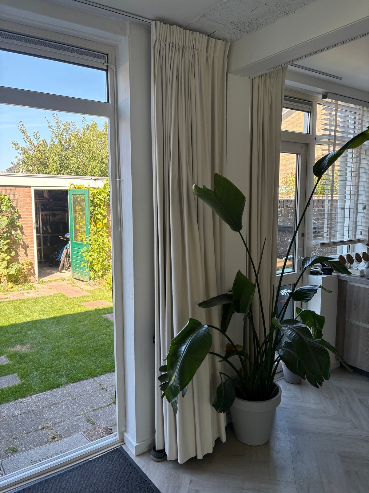 Verduisterende gordijnen 244x150cm met rails, Huis en Inrichting, Stoffering | Gordijnen en Lamellen, Ophalen, Gebruikt, Overige merken