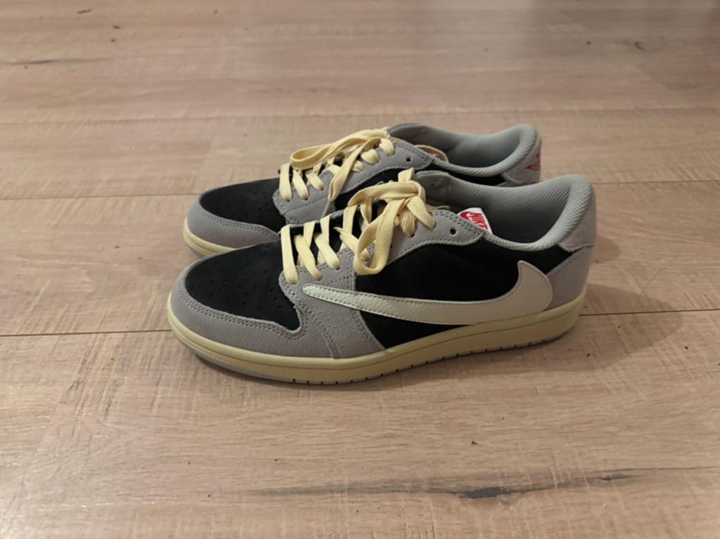 Air Jordan Travis Scott maat 44, Ophalen of Verzenden, Zo goed als nieuw, Sneakers of Gympen