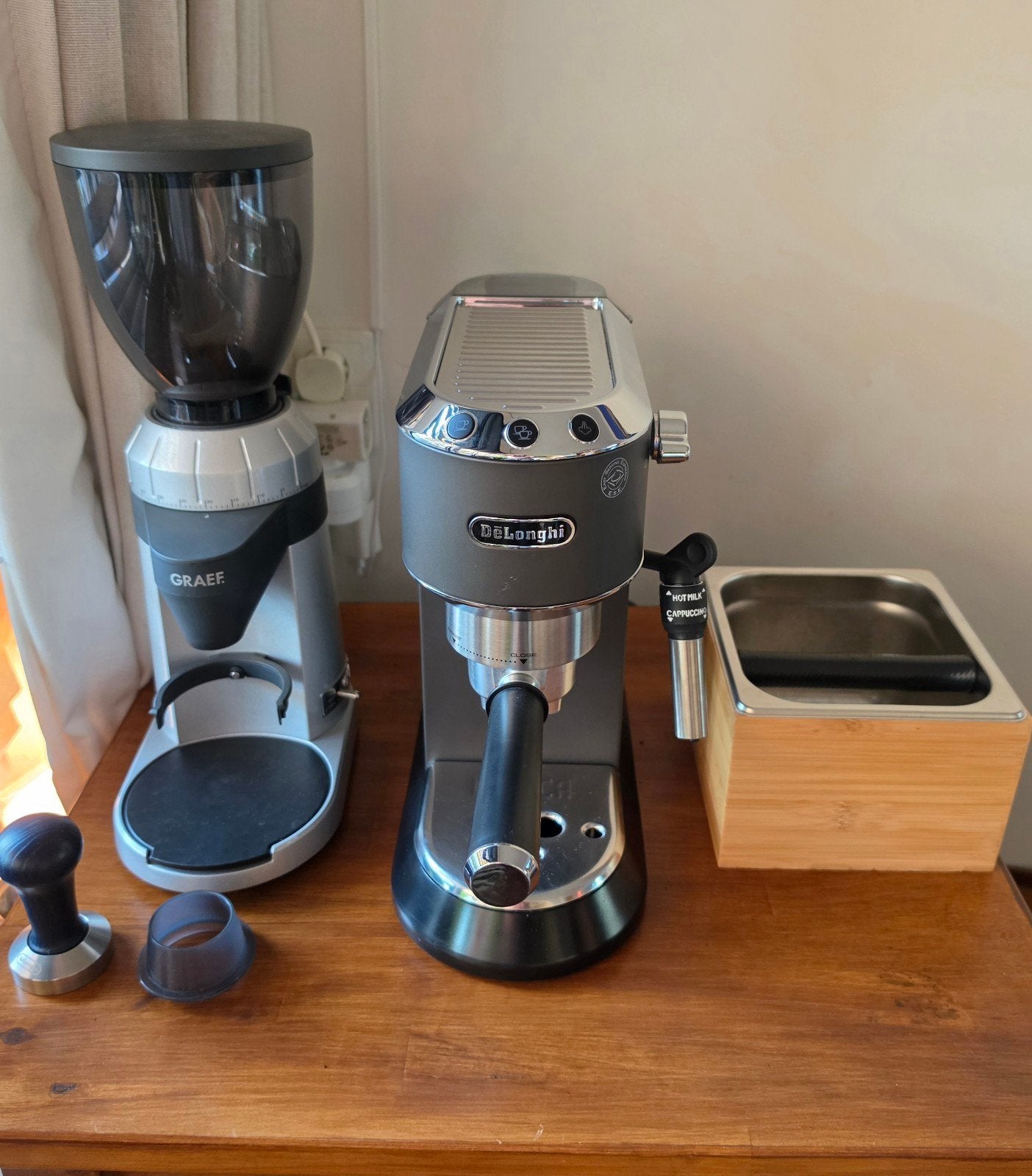 Expressomachine De'Longhi Dedica + Graef CM80 koffiemolen, Witgoed en Apparatuur, Koffiezetapparaten, Ophalen, Koffiebonen, Zo goed als nieuw