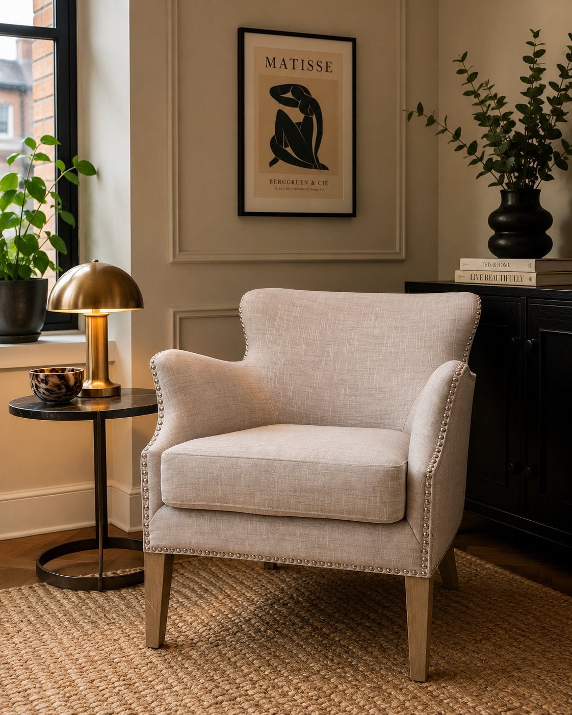 Brede Wingback Chair met siernagels - zgan !, Ophalen, Zo goed als nieuw, Stof, 75 tot 100 cm