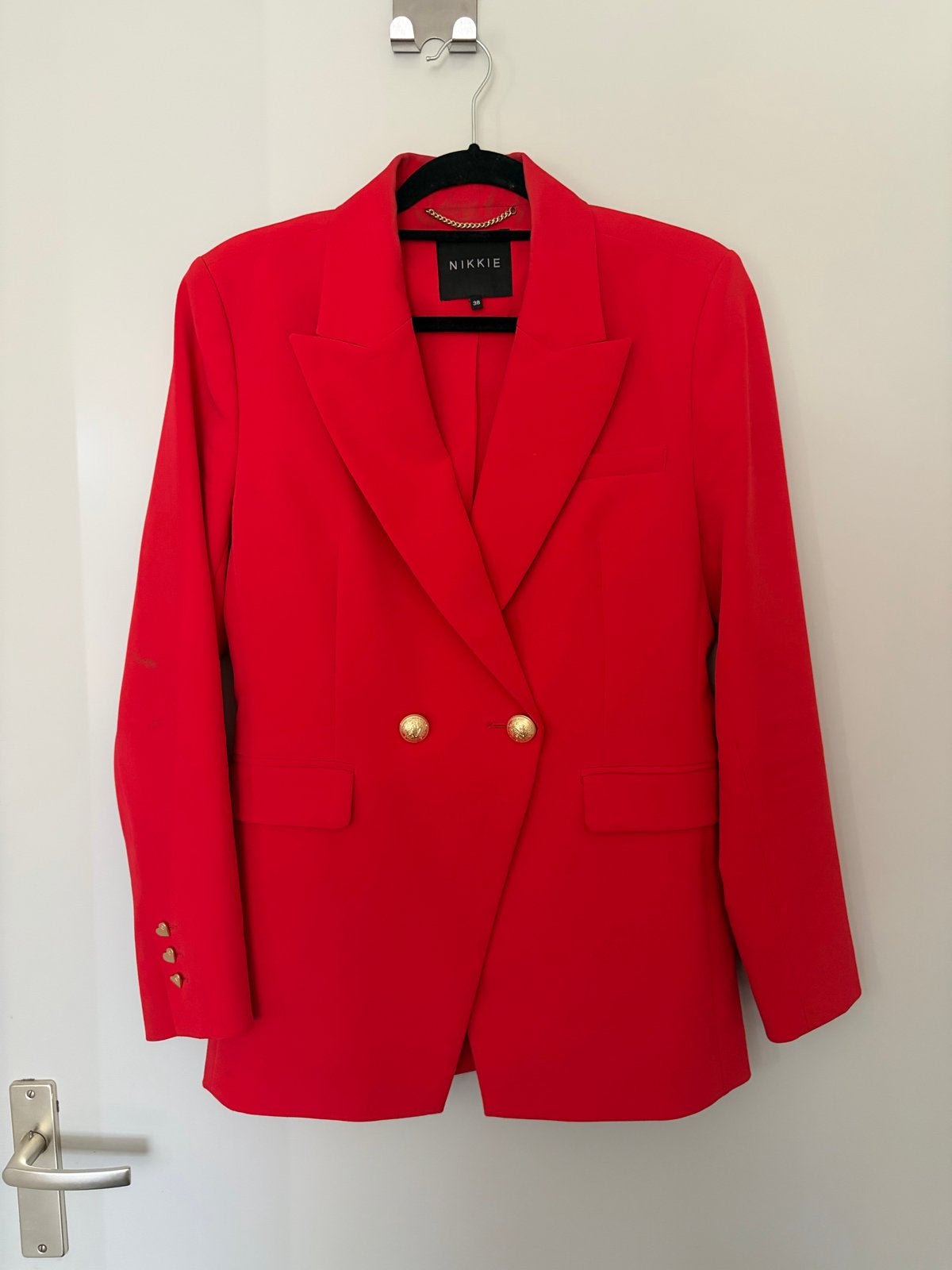 Nikkie rode blazer met gouden knopen mt 38, Maat 38/40 (M), Ophalen of Verzenden, Zo goed als nieuw, Jasje