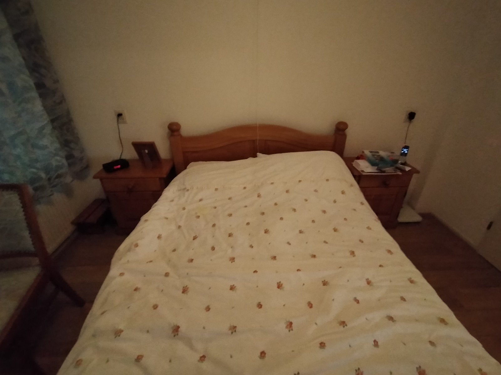 Tweepersoons houten bed 140x200 met 2 nachtkastjes, Ophalen, Gebruikt, Tweepersoons, 140 cm