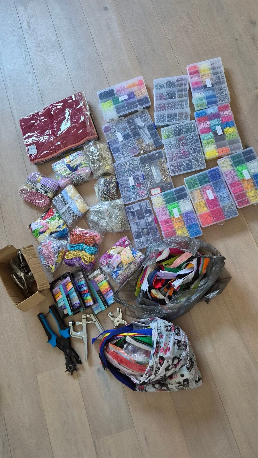 Heel veel fournituren, knopen, ritsen etc, Ophalen, Nieuw, Knoop of Knopen