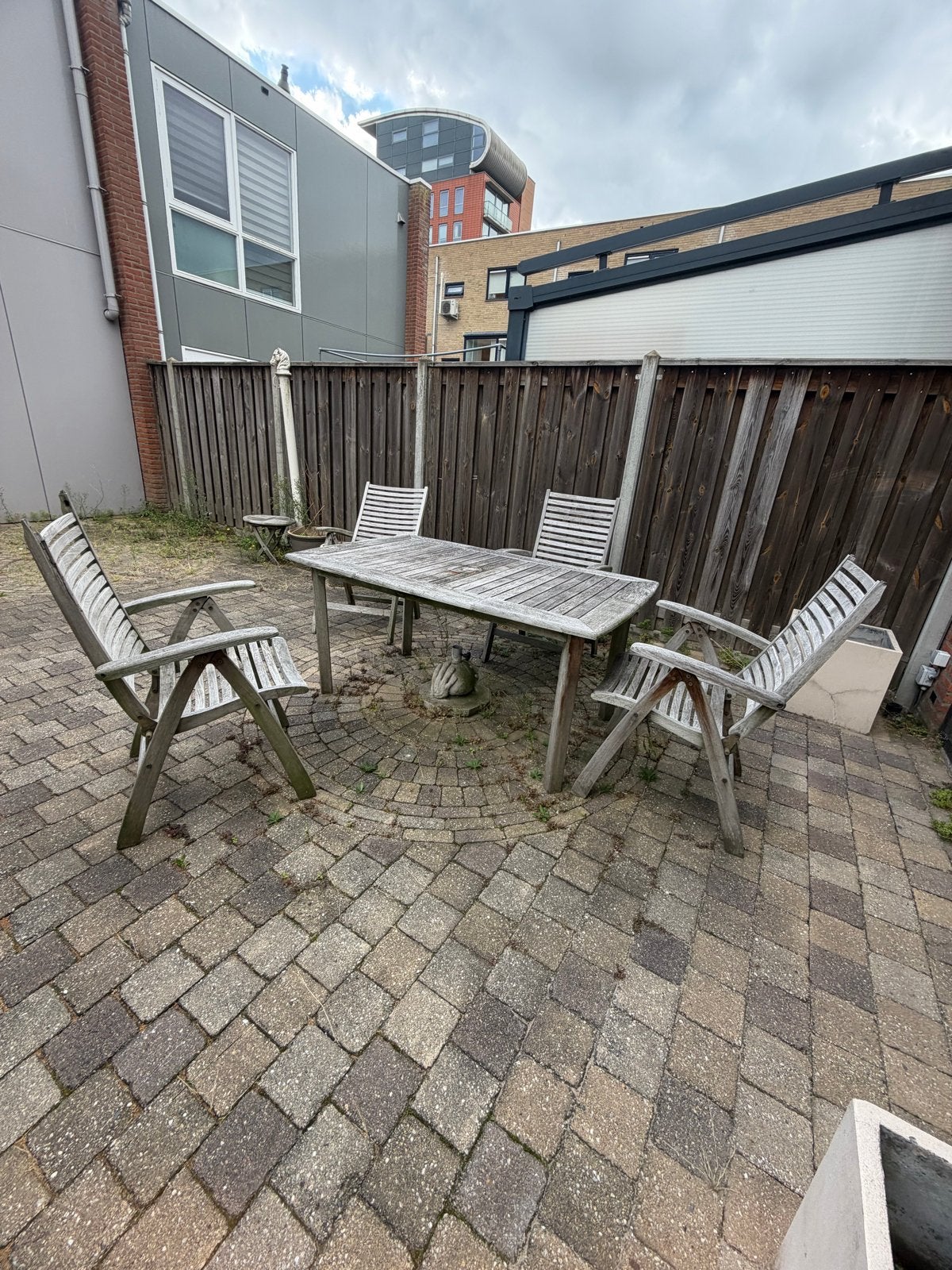 Gratis op te halen Houten tuinset met 4 stoelen en tafel, Ophalen, 4 zitplaatsen, Gebruikt, Eettafel
