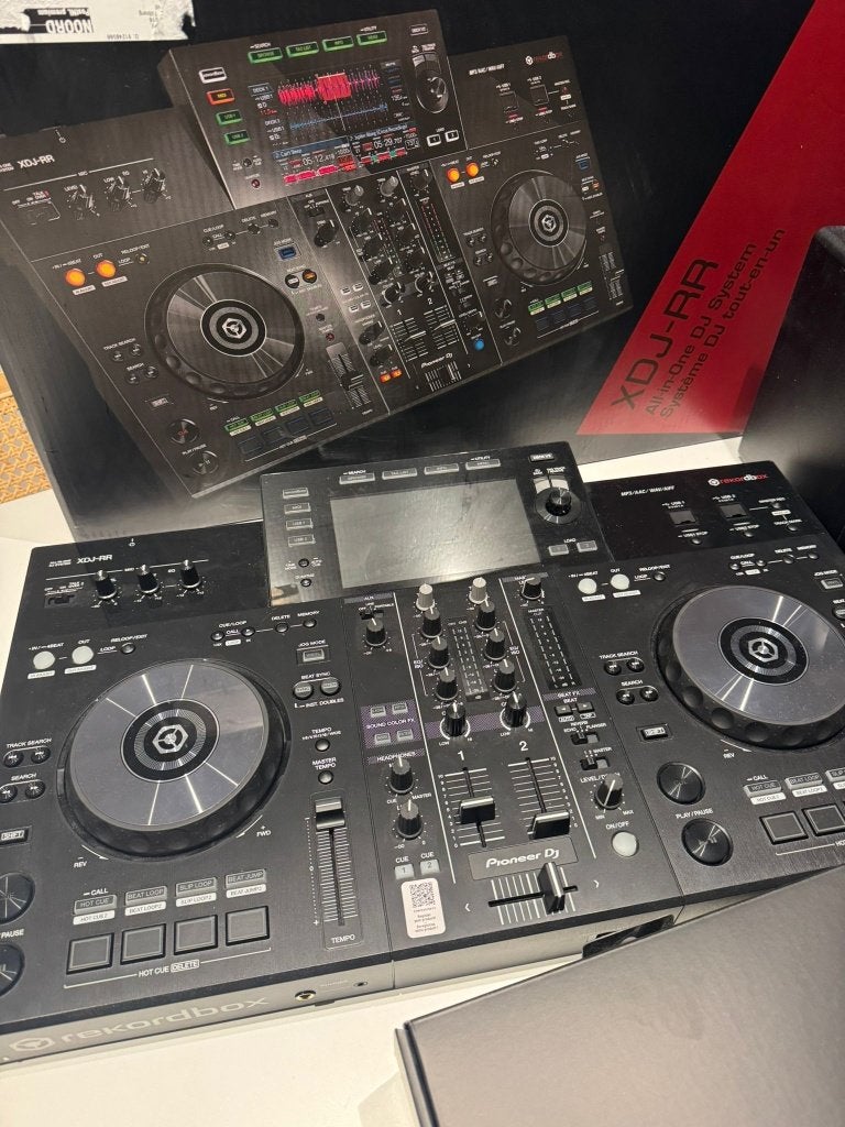 Pioneer XDJ-RR + DM-40D speakers + HDJ-X Bluetooth headset, Muziek en Instrumenten, Dj-sets en Draaitafels, Ophalen, Zo goed als nieuw