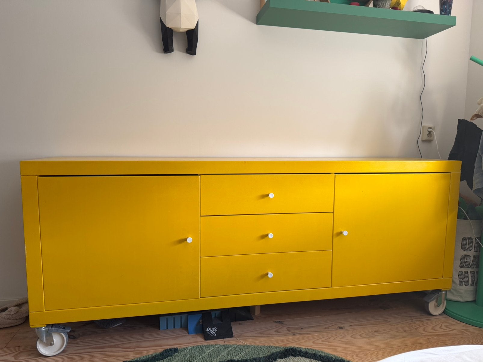 Knal gele gepimpte buffet/kleding kast, Huis en Inrichting, Kasten | Dressoirs, Ophalen, Gebruikt, 200 cm of meer, 25 tot 50 cm