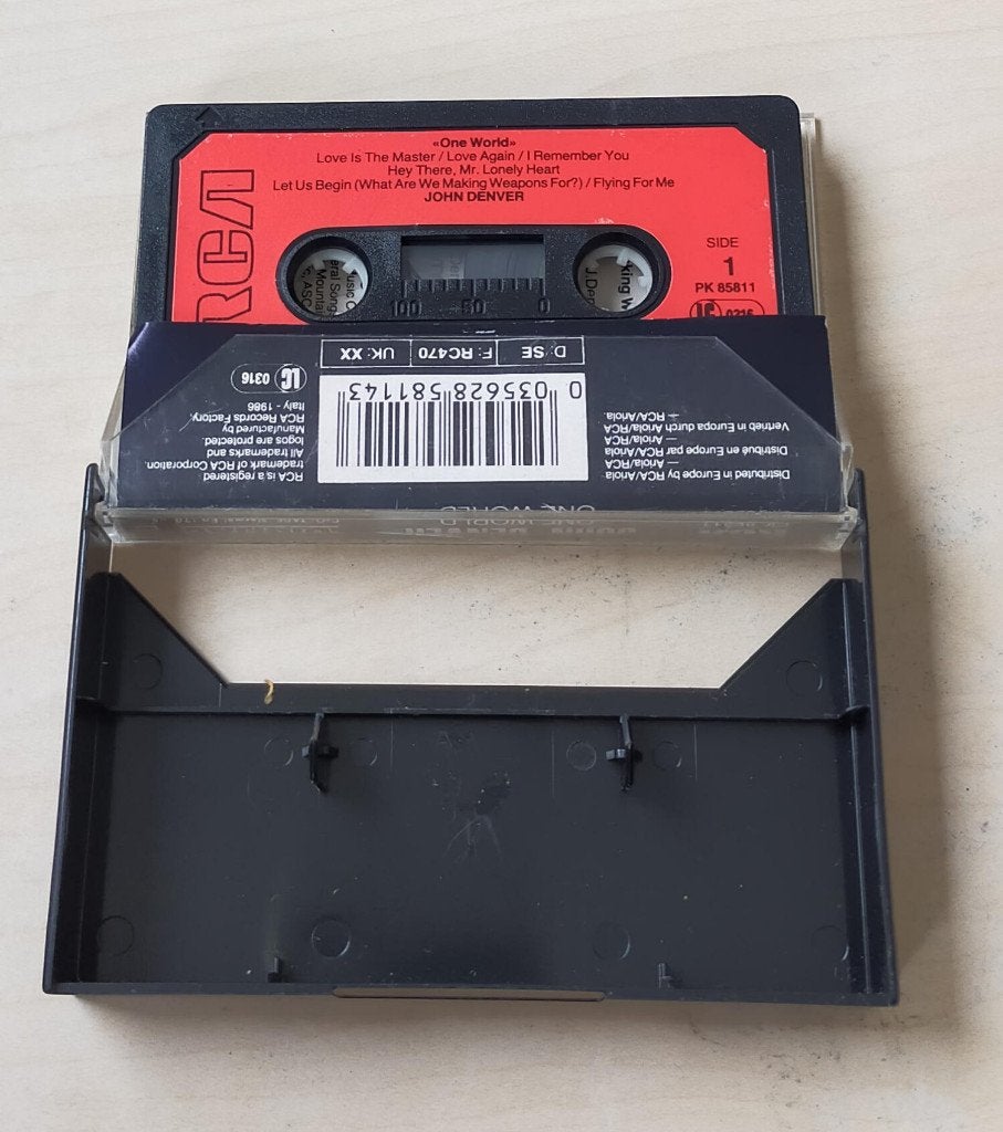 John Denver - One World Cassette MC 1986, Cd's en Dvd's, Cassettebandjes, Gebruikt, Ophalen of Verzenden, Pop, RCA