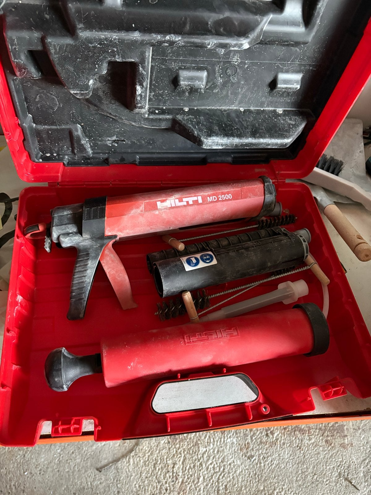 Hilti MD 2500 Kitspuit met accessoires, Doe-het-zelf en Verbouw, Gereedschap | Handgereedschap, Ophalen, Gebruikt, Kitspuit, Hilti