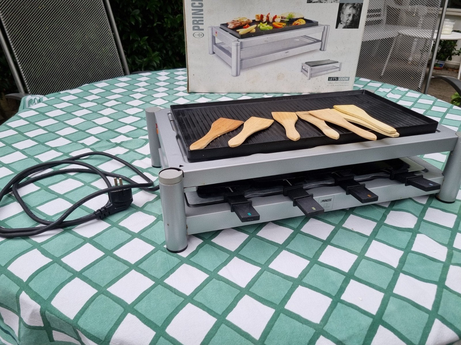 Tafel grill plaat, Ophalen