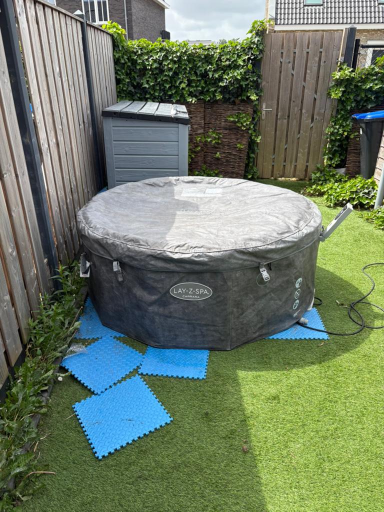 Lay-Z-Spa Carrara WiFi Opbouw Jacuzzi(dus geen opblaasbare), Tuin en Terras, Bubbelbaden en Hottubs, Ophalen, Zo goed als nieuw