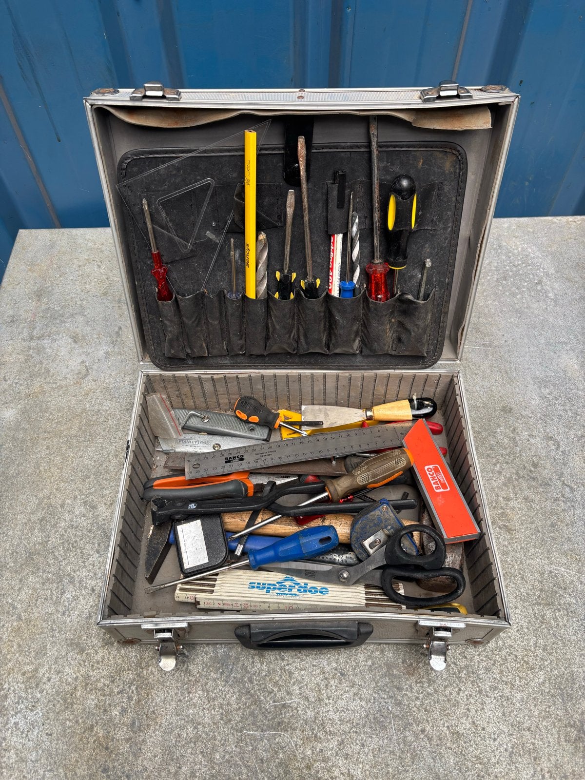 Gereedschapskoffer met diverse handgereedschappen, Doe-het-zelf en Verbouw, Gereedschap | Handgereedschap, Ophalen of Verzenden