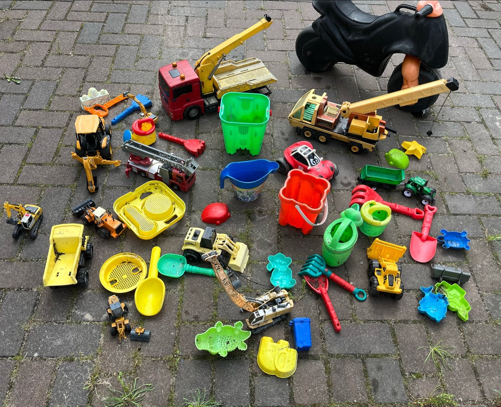 Heel veel buiten speelgoed: loopmotor-vrachtwagens -zandbak, Ophalen, Gebruikt, Jongen of Meisje