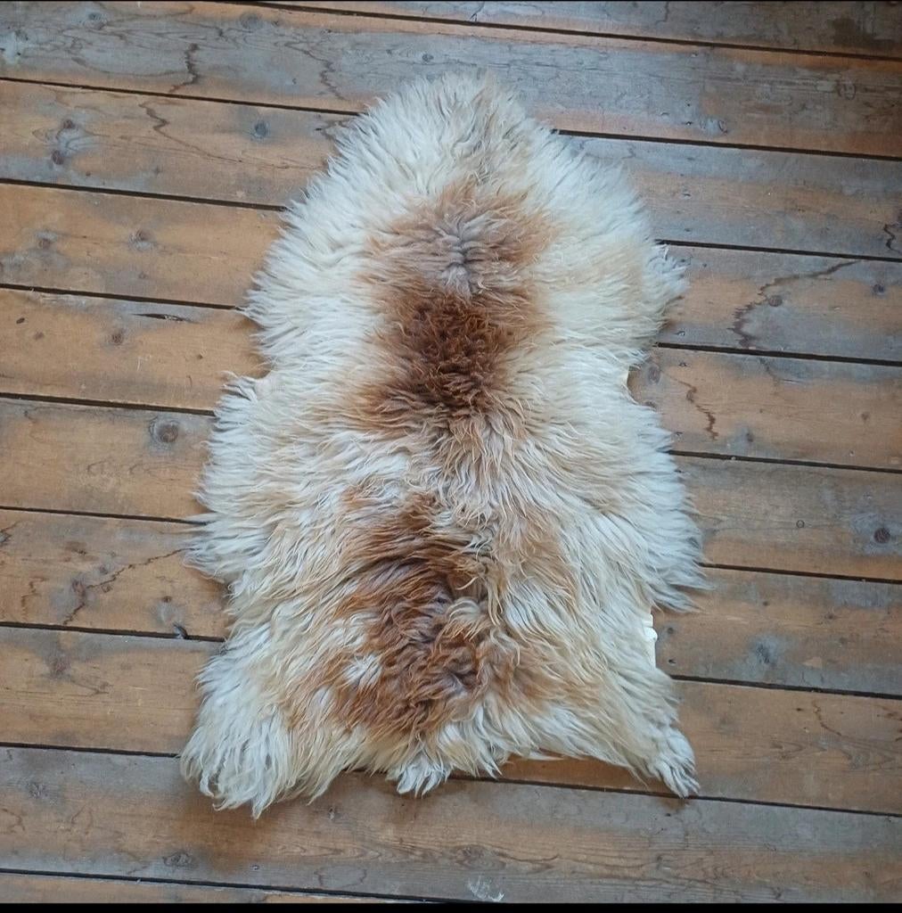 2 wollen schapenvachtjes, Ophalen of Verzenden