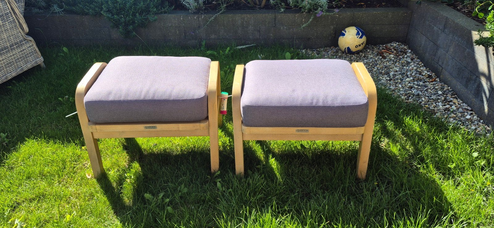2x Houten krukken met kussens, Ophalen, Stoel, Zo goed als nieuw, Loungeset