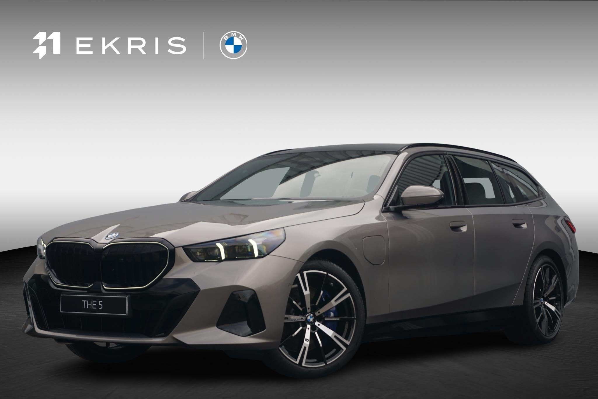 BMW 5 serie Touring 550e xDrive M Sportpakket Pro | Panorama, Auto's, Automaat, Stof, 135 min, Plug-in hybride