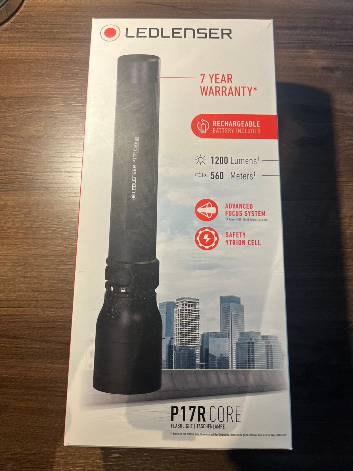 Nieuwe Ledlenser P17R Core - Oplaadbare zaklamp 1200 lm, Ophalen of Verzenden, Nieuw, Accu