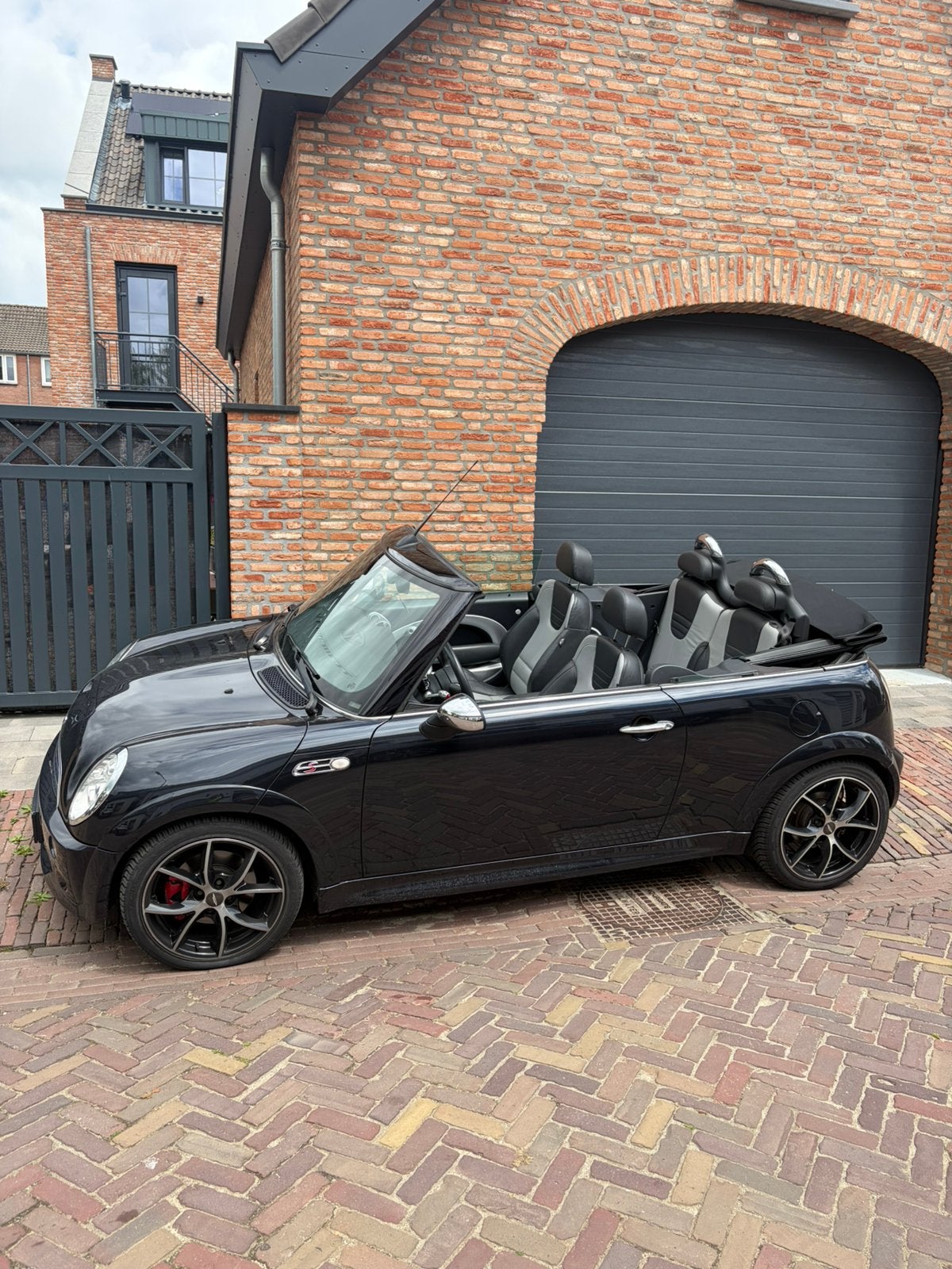 Mini 2008 Zwart jcw, Cabriolet, 4 stoelen, Zwart, 11 km/l