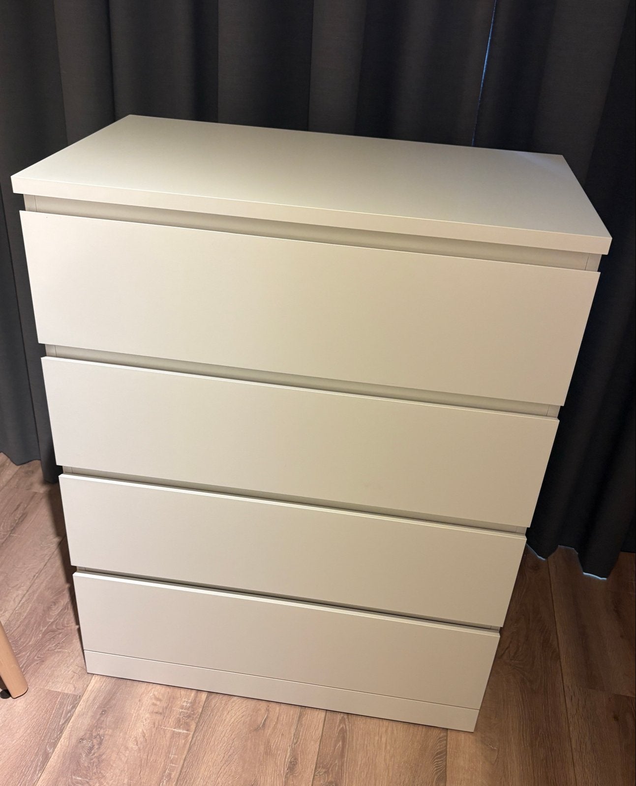Malm Ikea Witte ladekast met 4 laden - Zo goed als nieuw, Huis en Inrichting, Kasten | Ladekasten, Ophalen, 100 tot 150 cm, 50 tot 100 cm