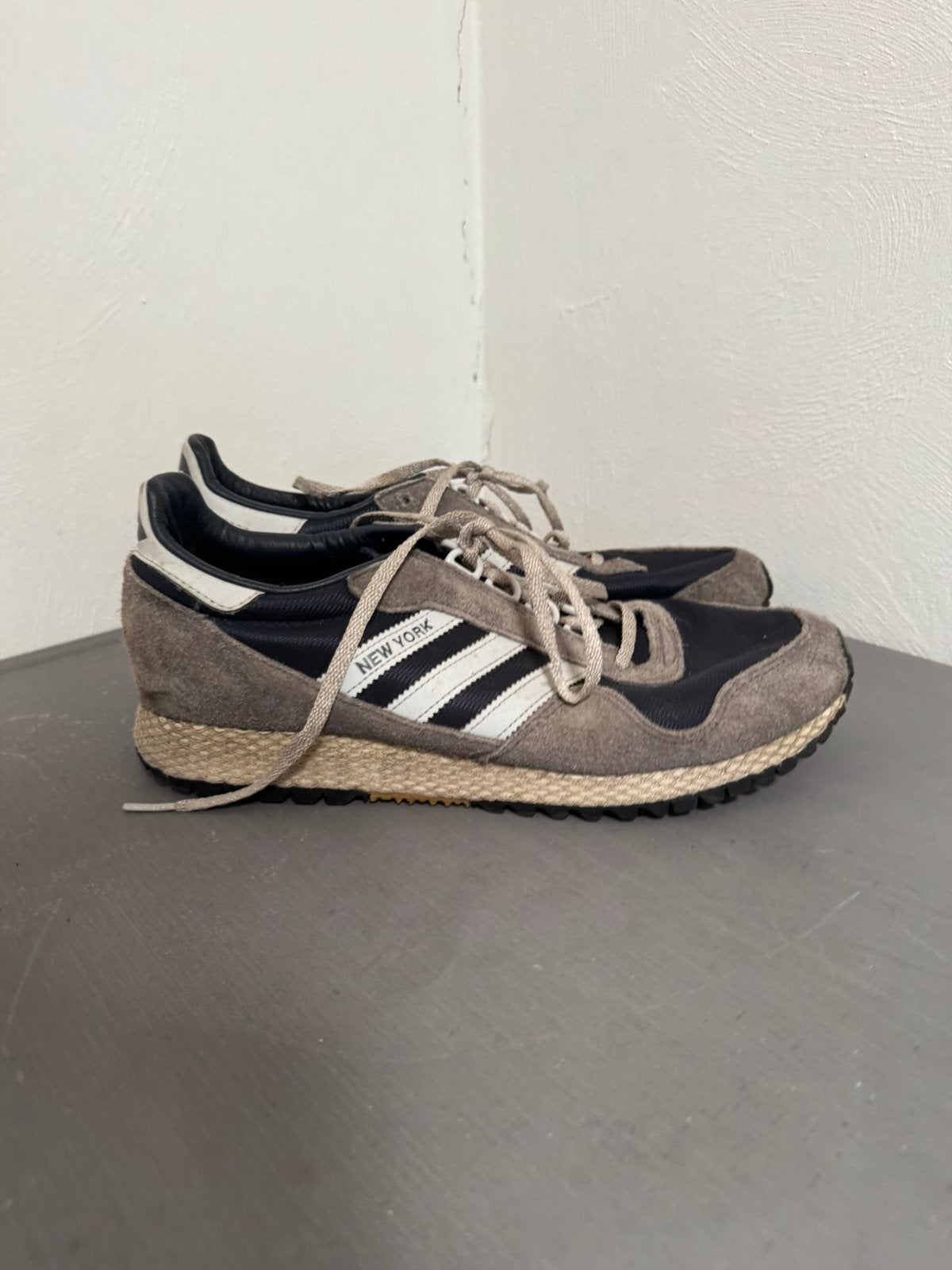 Adidas new york sneakers maat 42 2/3 grijs blauw, Kleding | Heren, Ophalen of Verzenden, Zo goed als nieuw, Blauw, Sneakers of Gympen