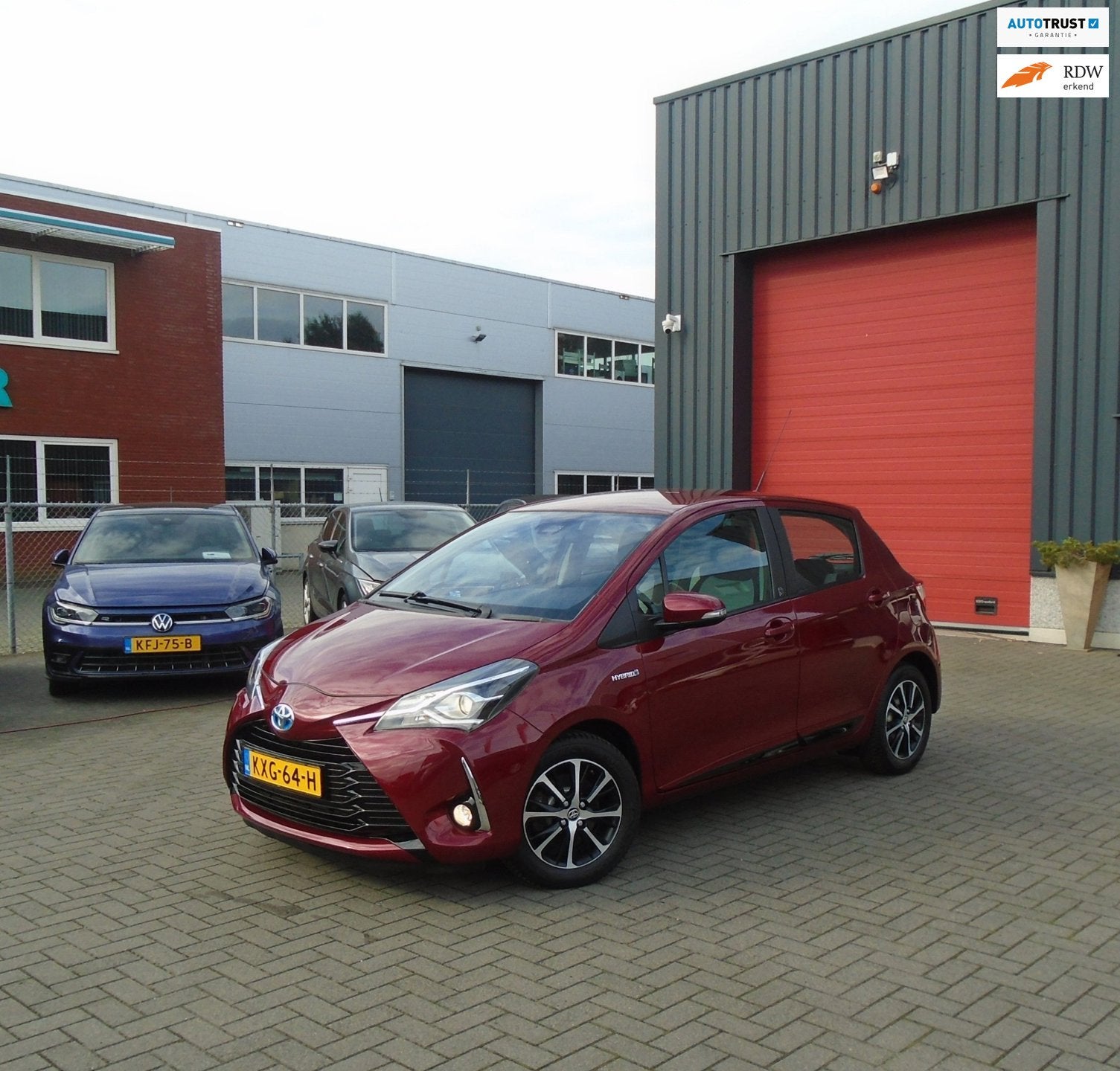 Toyota Yaris 1.5 Hybrid AspirationAutomaat,Navi,Camera, Auto's, Dealer onderhouden, Gebruikt, 4 cilinders, Bedrijf