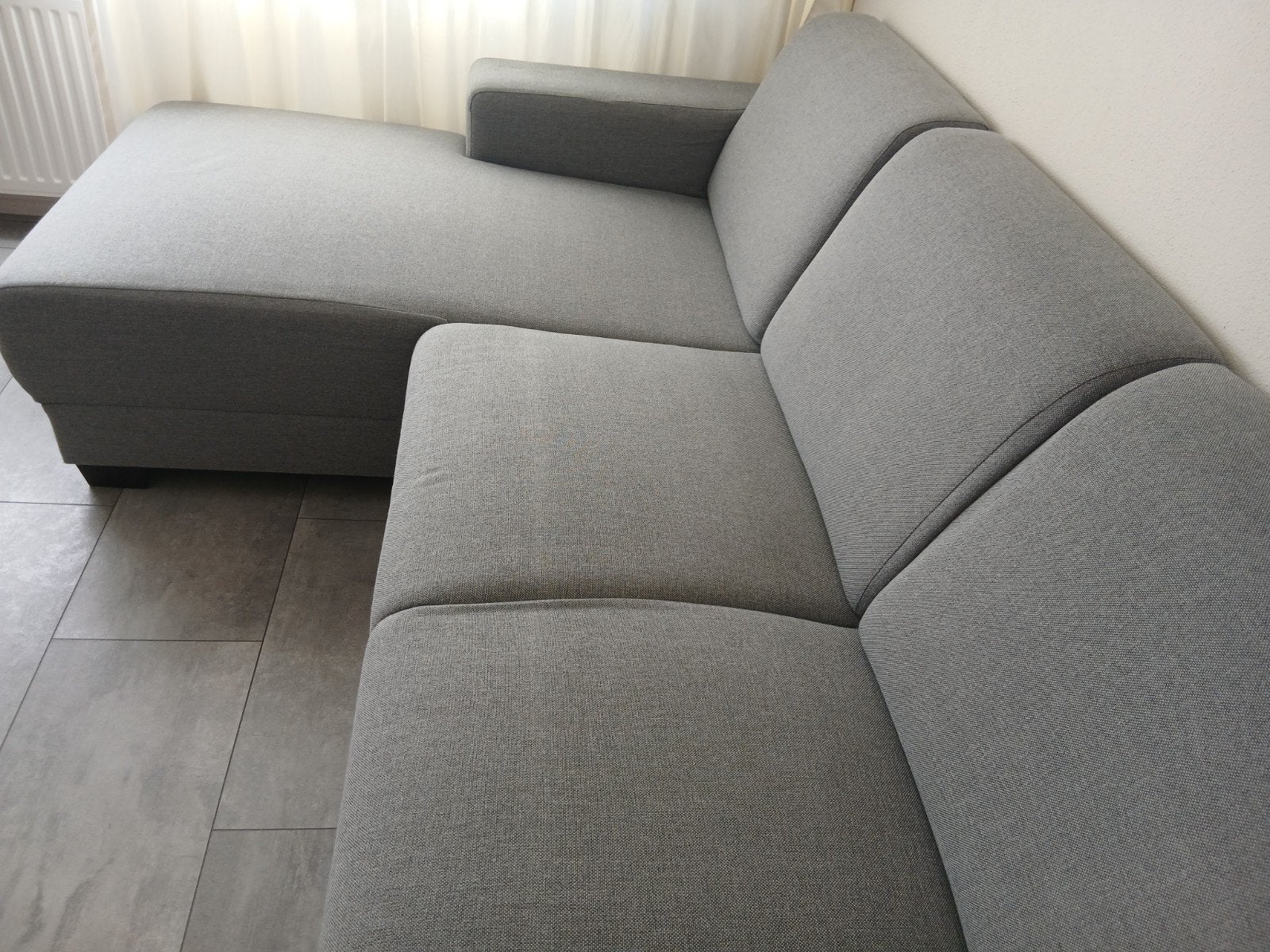 Comfortabel loungebank, grijs 250 cm  ×160 cm, Ophalen, Hoekbank, 75 tot 100 cm, Zo goed als nieuw