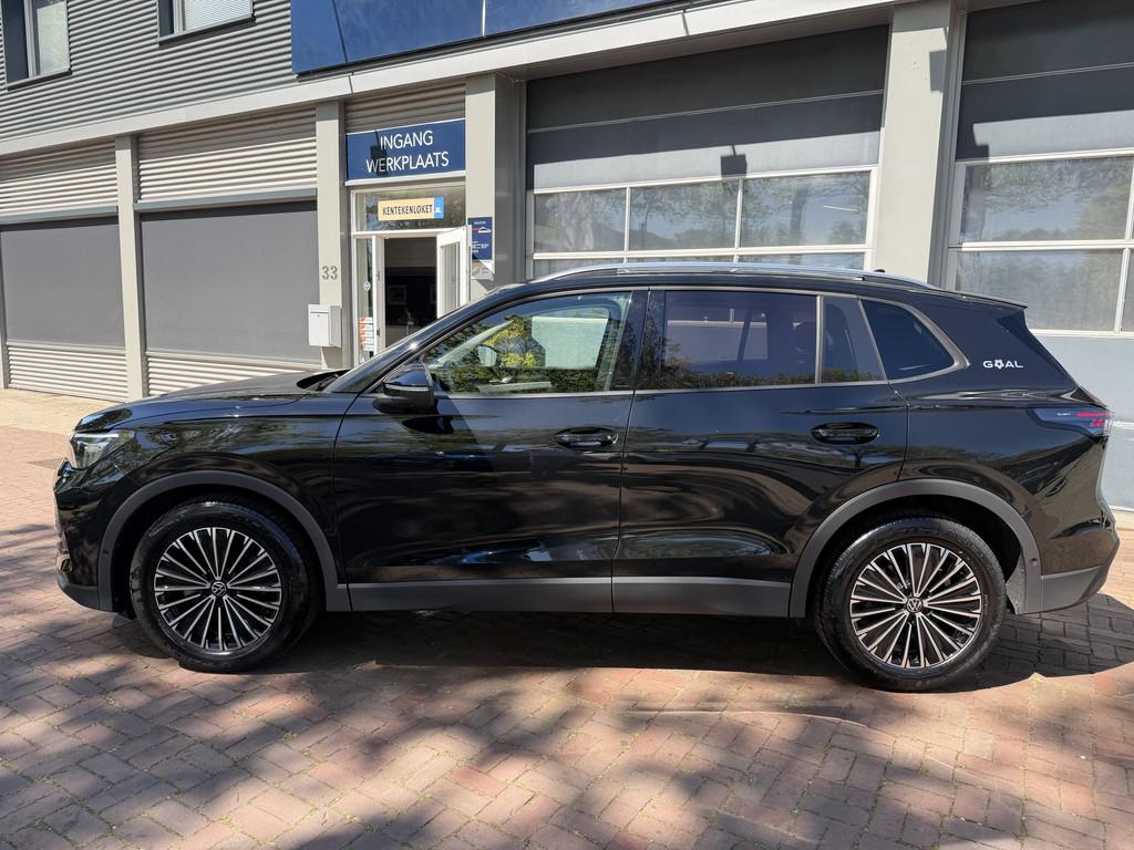 Volkswagen Tiguan 1.5 eTSI 7-traps automaat 360 camera trekh, Auto's, Volkswagen, Stof, Euro 6, 4 cilinders, Zwart