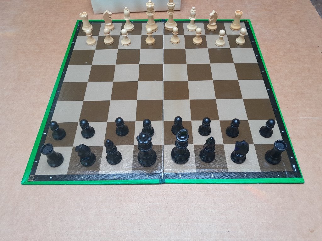 schaakspellen en houten spellendoos, Hobby en Vrije tijd, Gezelschapsspellen | Bordspellen, Ophalen of Verzenden, Zo goed als nieuw