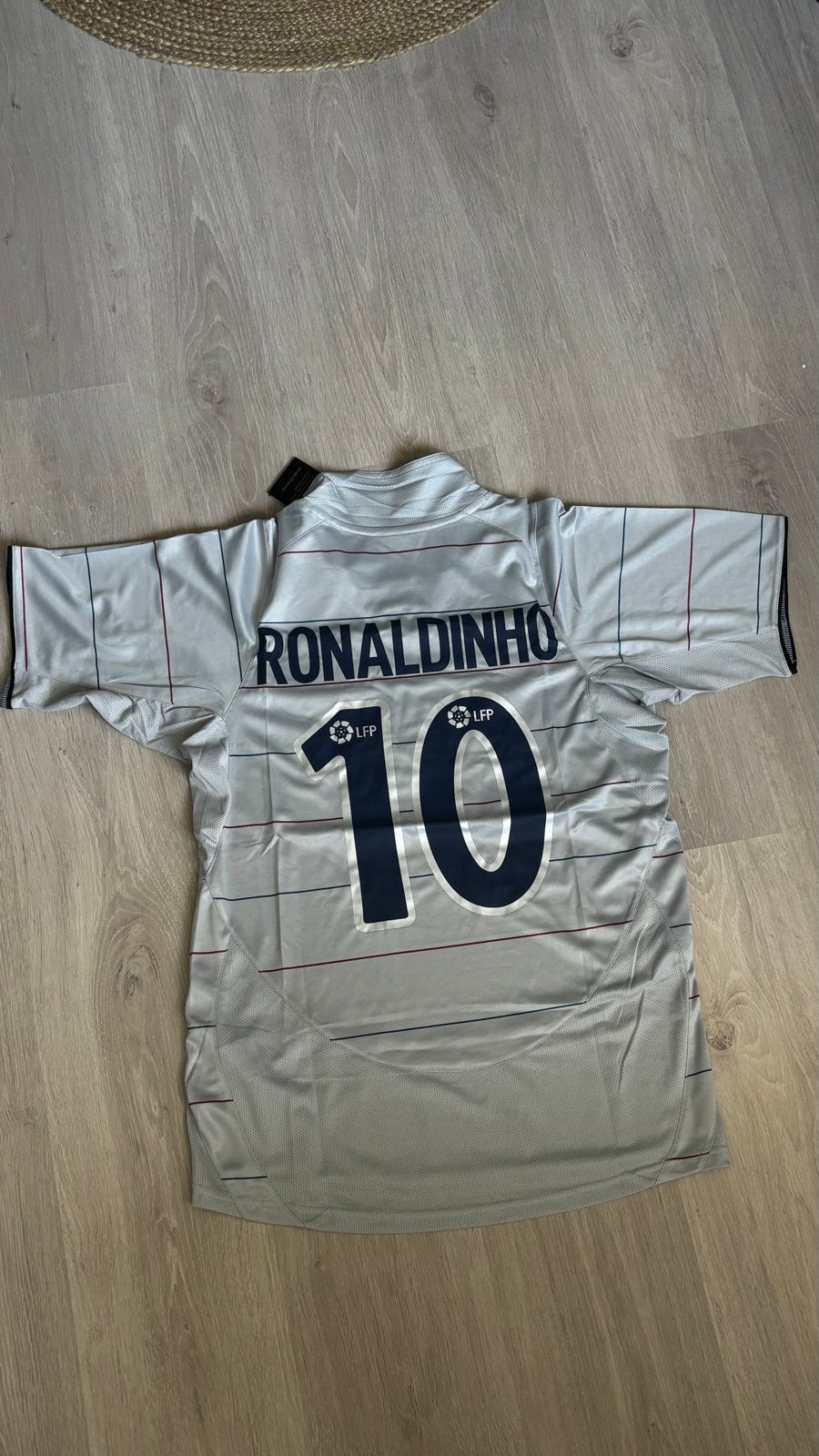 Ronaldinho 2004 Barcelona Shirt - Nieuw met kaartjes, Maat M, Ophalen of Verzenden, Nieuw, Shirt