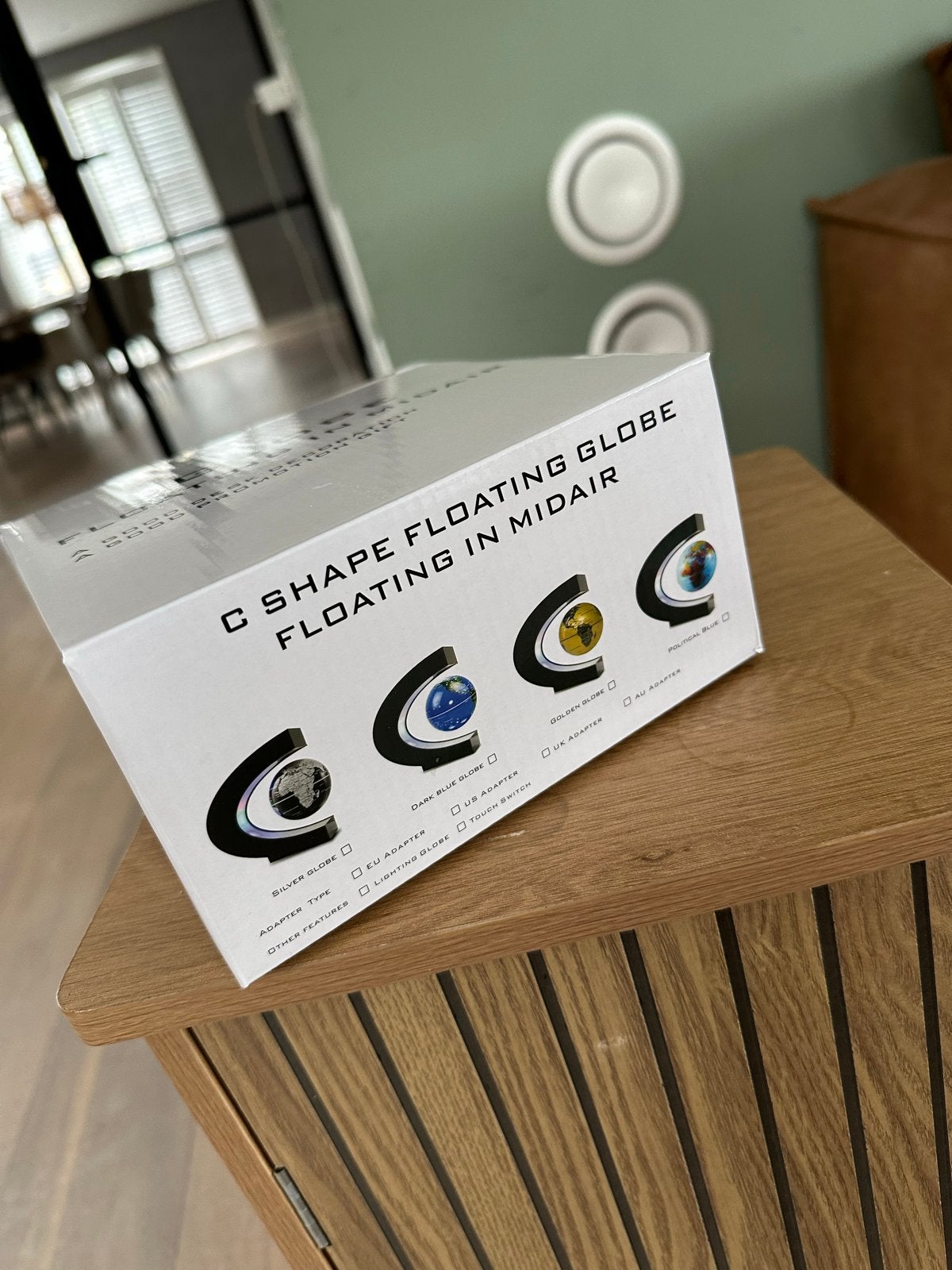 C Shape Zwevende Wereldbol met LED Verlichting Zwart, Meerkleurig, Nieuw, Kunststof, Ophalen of Verzenden