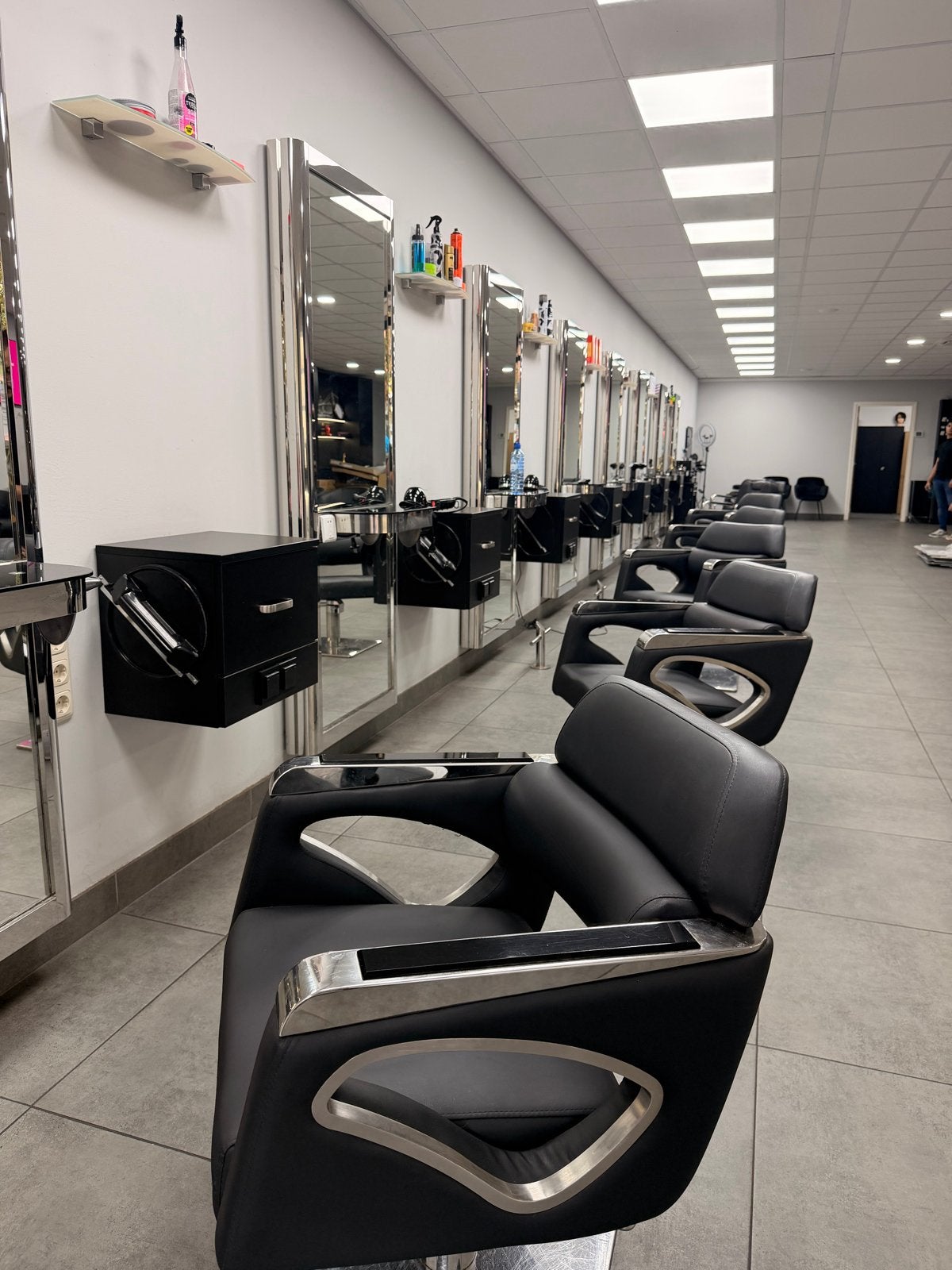 Complete kapperszaak inrichting te koop, stoelen, spiegels, Zakelijke goederen, Ophalen