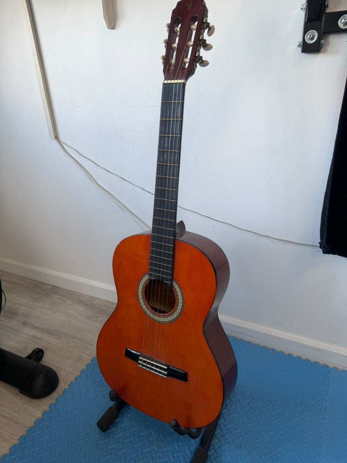 Valencia CG-150-K Klassieke Gitaar met standaard en tuner, Ophalen, Gebruikt, Klassieke of Spaanse gitaar, Met koffer