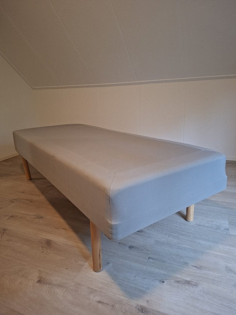 Ikea boxspring 200 X 80 cm., Huis en Inrichting, Ophalen, Eenpersoons, Zo goed als nieuw, 80 cm