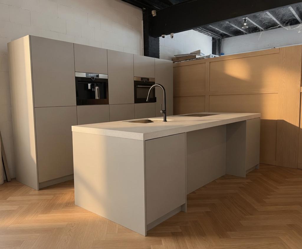 Prachtige luxe showroom keuken met kookeiland, Overige kleuren, Nieuw, Ophalen of Verzenden, Met kookeiland