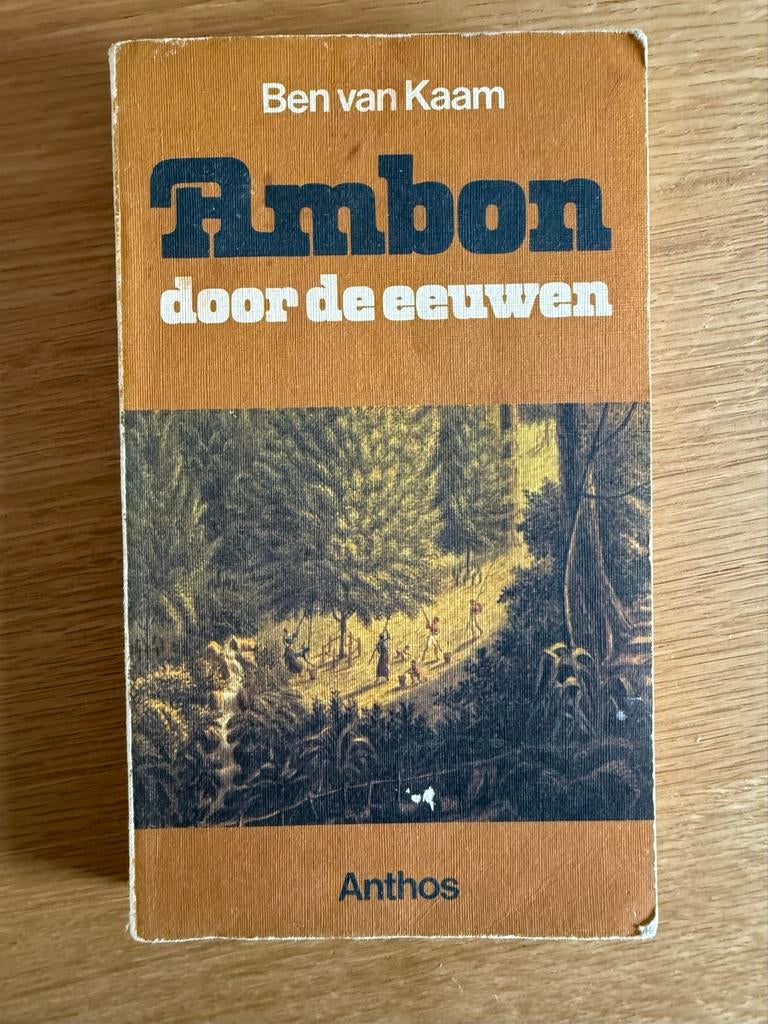 Ambon door de eeuwen - Ben van Kaam (Anthos), Ophalen of Verzenden, 20e eeuw of later, Gelezen, Azië