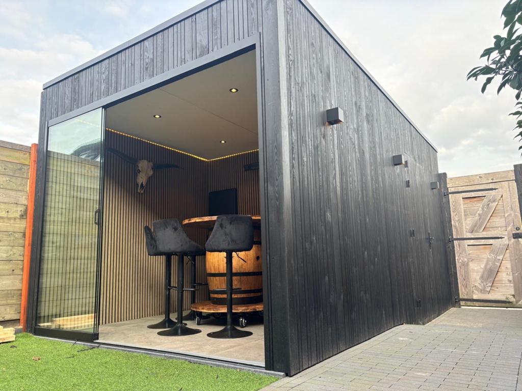 Foto 7 van Luxe Tuinkamer met Overkapping en Glazen Schuifwanden
