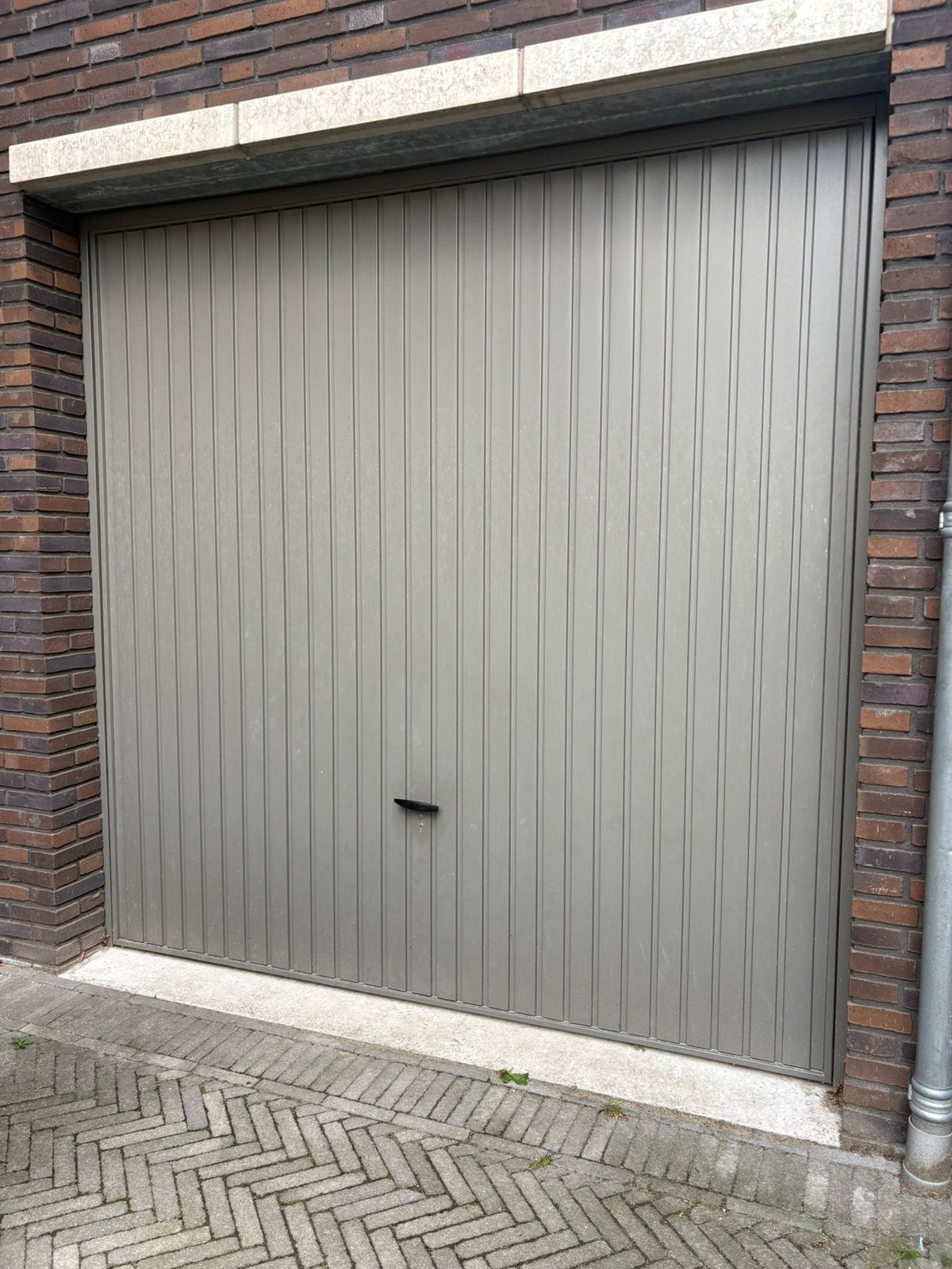 Garagedeur oud ijzer gratis, Doe-het-zelf en Verbouw, Deuren en Horren, Gebruikt, Garagedeur, Ophalen of Verzenden, Metaal