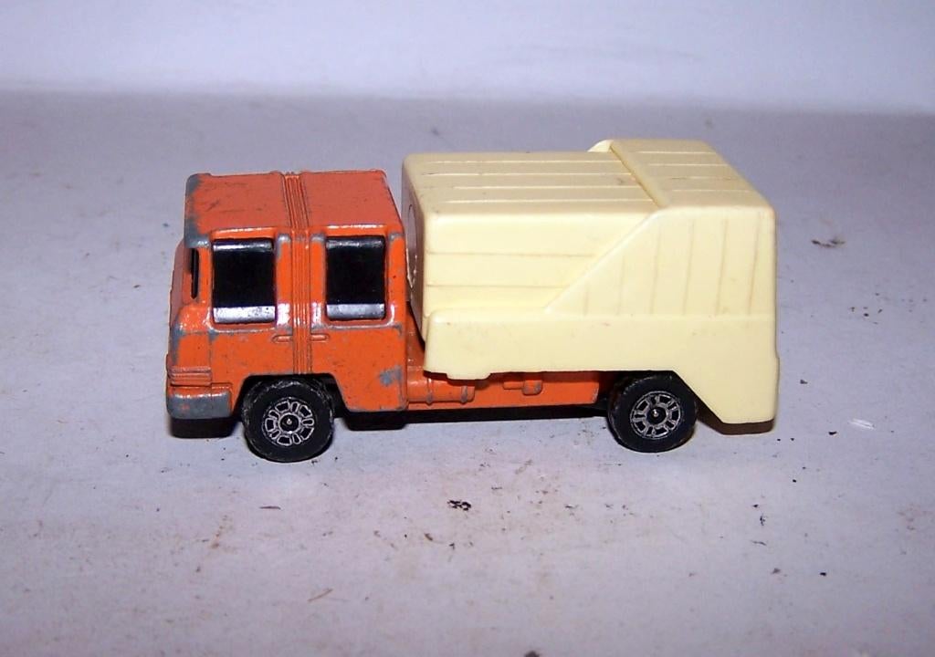 Zeer oud model Refuse Truck. Made in Gr. Britain. Izgs., Ophalen of Verzenden, Nieuw, Bus of Vrachtwagen