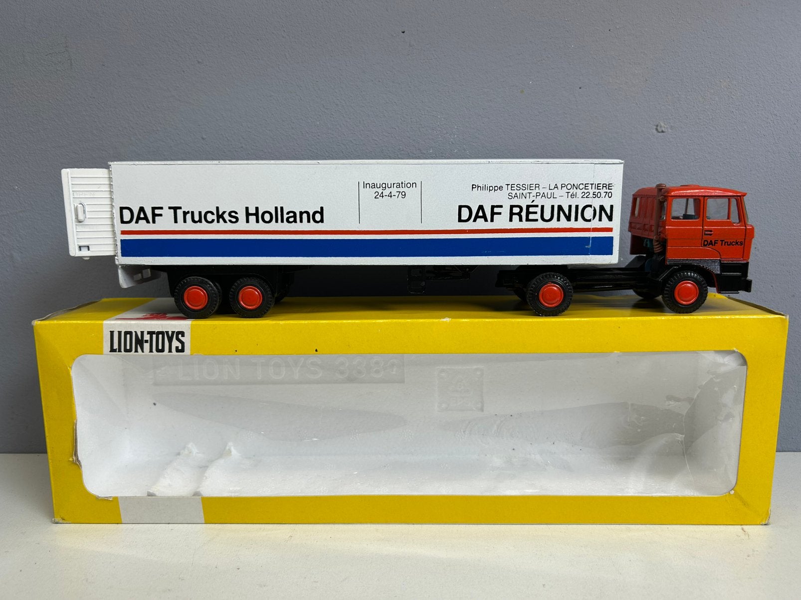 Zeldzame Lion toys car Daf Inauguration Saint-Paul 1979, Ophalen of Verzenden, Zo goed als nieuw, Bus of Vrachtwagen, Lion Toys
