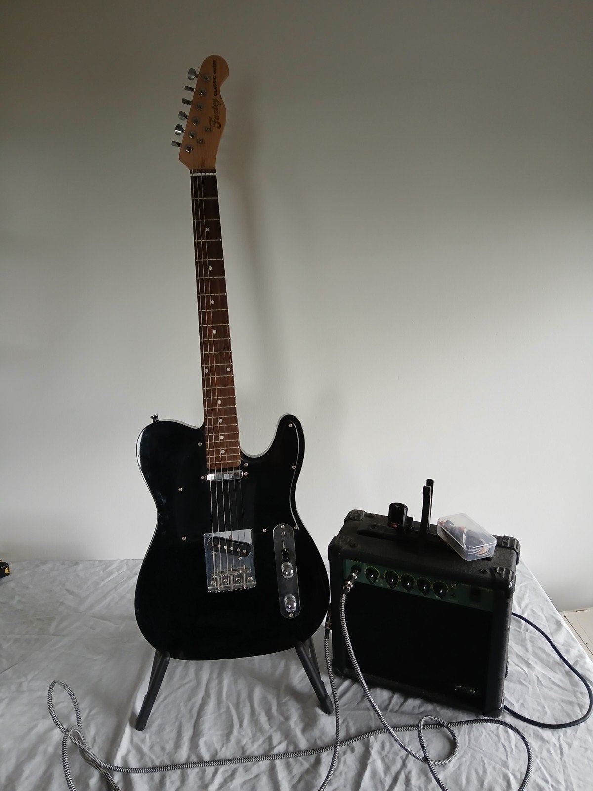 Fazley Classic FTL 218 Starterset met Stagg 10 GA Amp, Ophalen, Zo goed als nieuw, Solid body, Overige merken