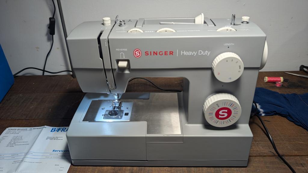 Singer heavy duty 4432 absolute nieuwstaat., Hobby en Vrije tijd, Naaimachines en Toebehoren, Ophalen of Verzenden, Zo goed als nieuw