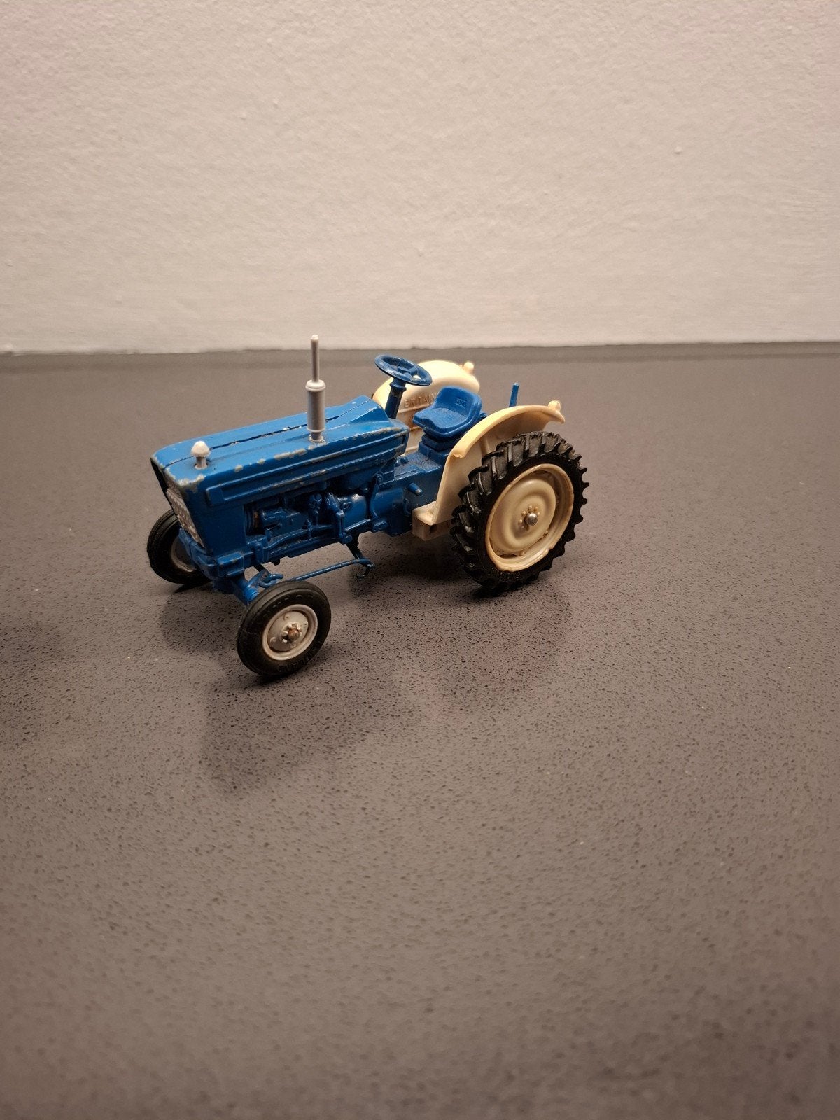 te koop britains ford 5000, Hobby en Vrije tijd, Ophalen of Verzenden, Gebruikt, Tractor of Landbouw, Britains